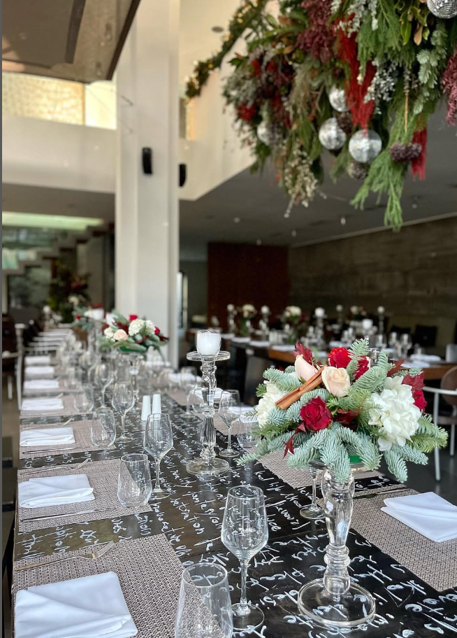 τραπεζι σε εταιρικη εκδηλωση